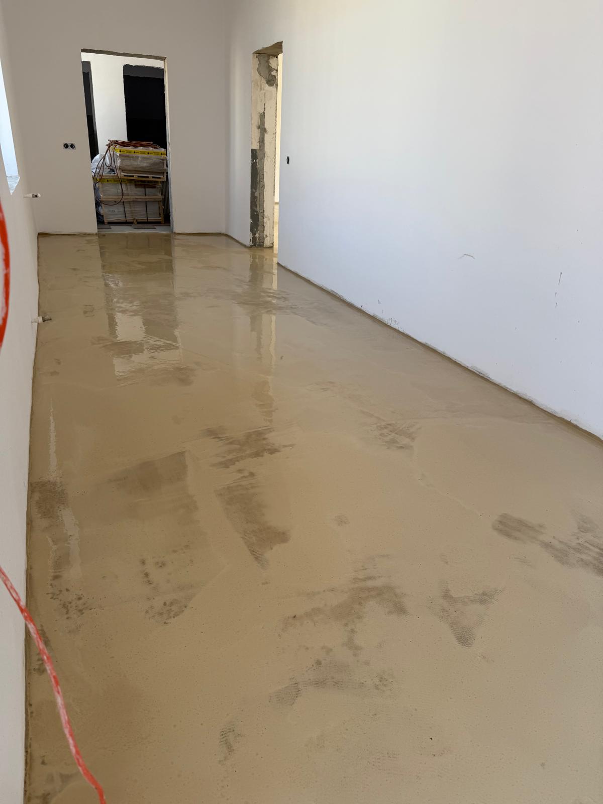 Interior pregătit pentru finisarea pardoselii